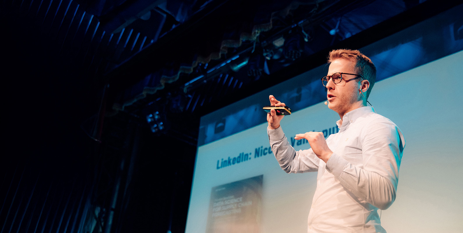 Nicolas Vandeput speaking on stage